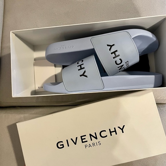 GIVENCHY PARIS flat sandals in rubber Authentic main image 4